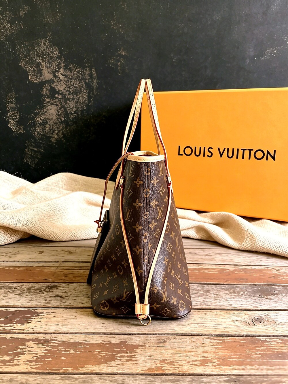 Louis Vuitton Monogram Neverfull GM Tote with Beige Lining - Picture 5 of 6